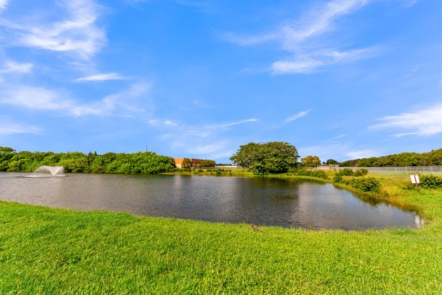 1928 Stratford Way 38D, West Palm Beach, FL 33409