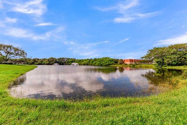 1928 Stratford Way 38D, West Palm Beach, FL 33409