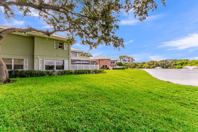 1928 Stratford Way 38D, West Palm Beach, FL 33409