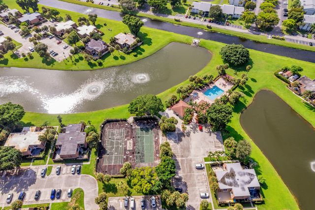 1928 Stratford Way 38D, West Palm Beach, FL 33409