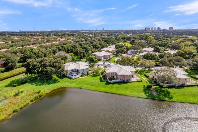1928 Stratford Way 38D, West Palm Beach, FL 33409