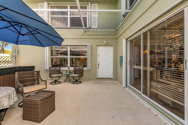 1928 Stratford Way 38D, West Palm Beach, FL 33409