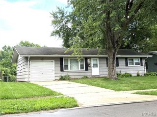 38 Fenwick Drive, Ferguson, MO 63135