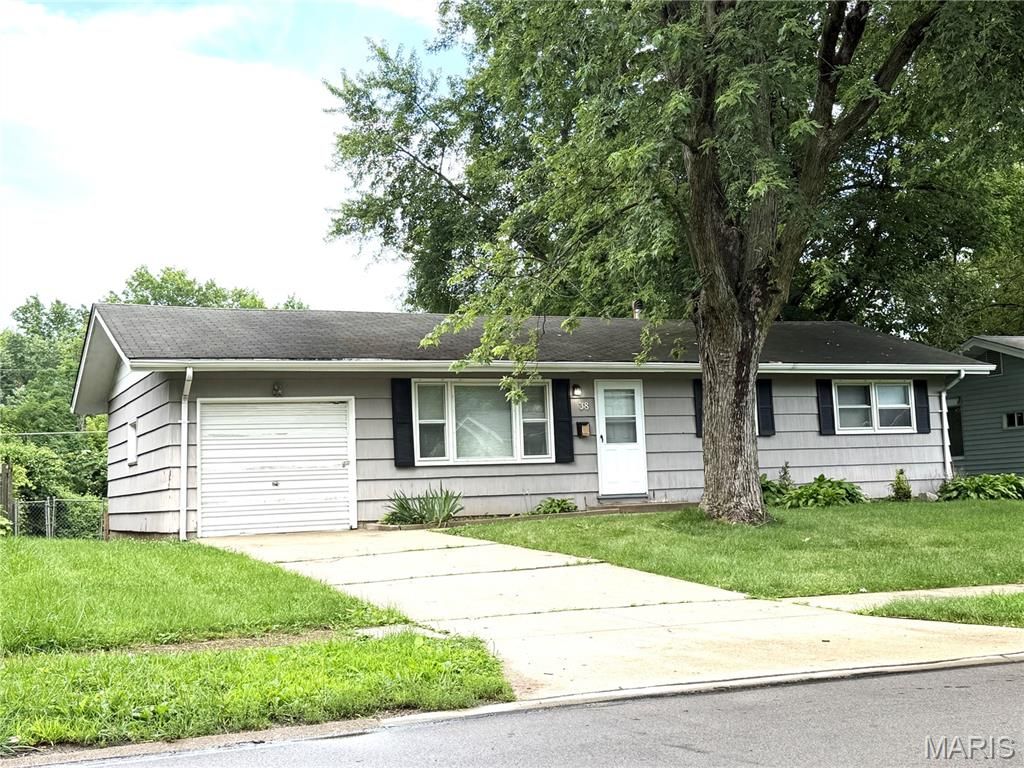38 Fenwick Drive, Ferguson, MO 63135