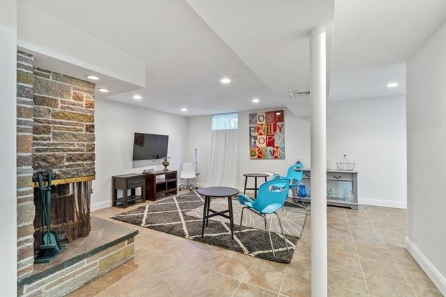 3 Chandler Rd, Wilmington, MA 01887
