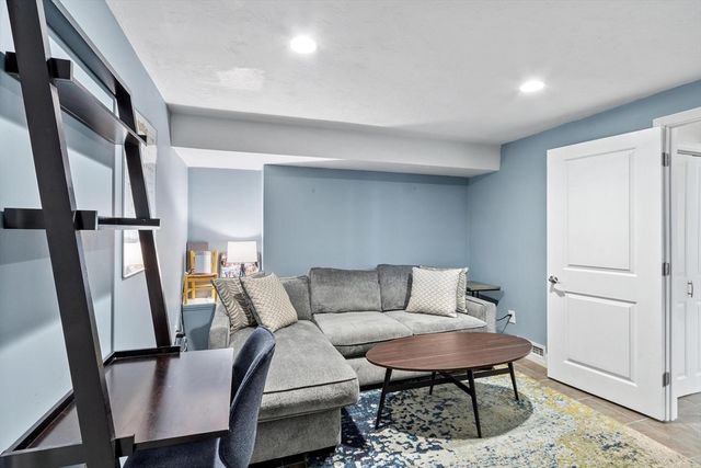 3 Chandler Rd, Wilmington, MA 01887