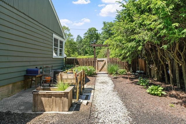 3 Chandler Rd, Wilmington, MA 01887