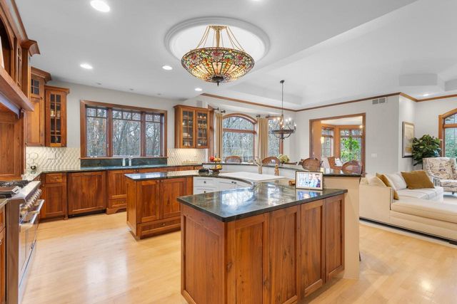 1935 E TELEMARK CIRCLE, Green Bay, WI 54313