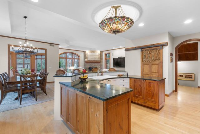 1935 E TELEMARK CIRCLE, Green Bay, WI 54313