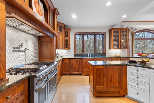 1935 E TELEMARK CIRCLE, Green Bay, WI 54313