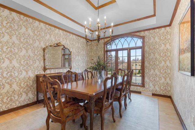 1935 E TELEMARK CIRCLE, Green Bay, WI 54313