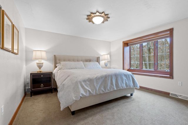 1935 E TELEMARK CIRCLE, Green Bay, WI 54313