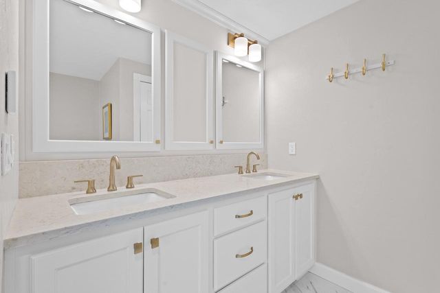 1935 E TELEMARK CIRCLE, Green Bay, WI 54313