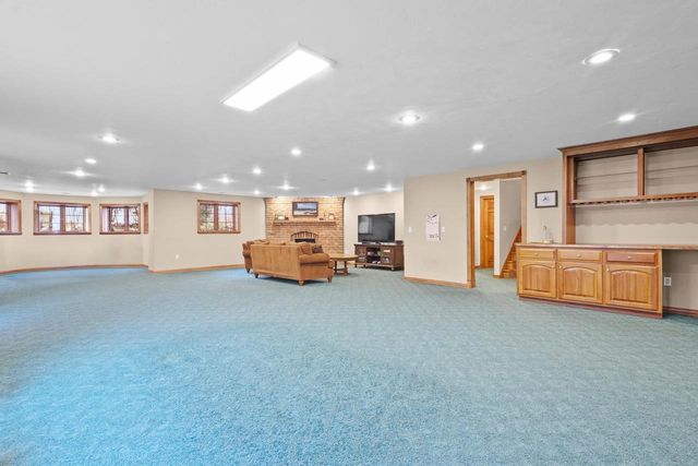 1935 E TELEMARK CIRCLE, Green Bay, WI 54313