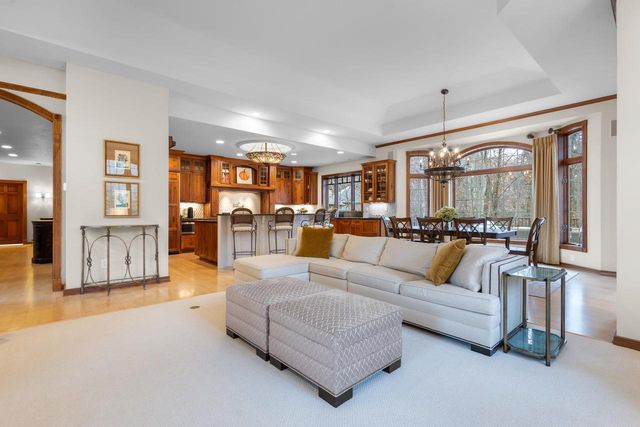 1935 E TELEMARK CIRCLE, Green Bay, WI 54313