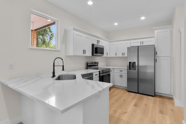570 S Center Street, Spartanburg, SC 28301