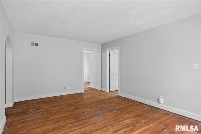 2524 S 6TH Street, Springfield, IL 62703
