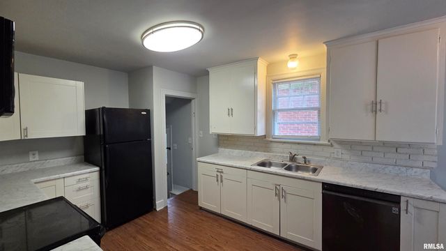 2524 S 6TH Street, Springfield, IL 62703