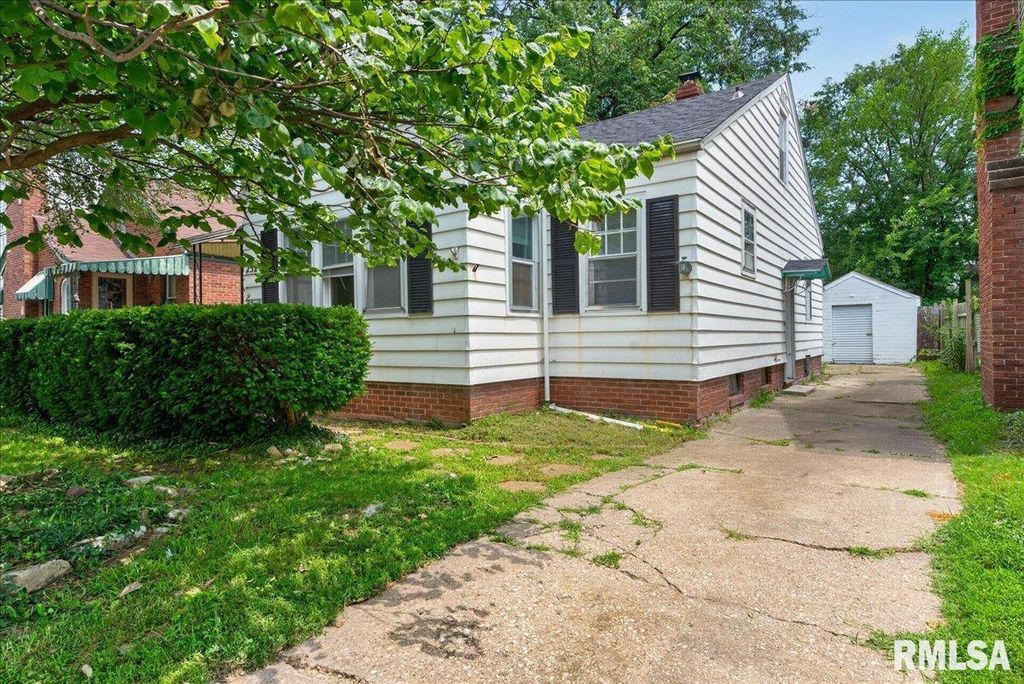 2524 S 6TH Street, Springfield, IL 62703