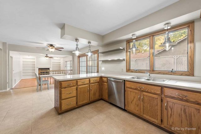 1045 Linda Lane, Lake Holiday, IL 60548