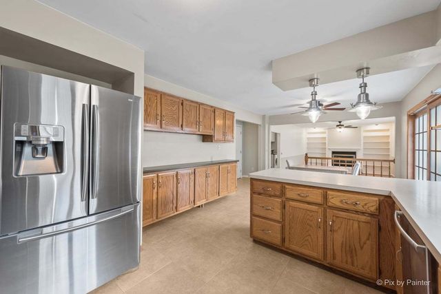 1045 Linda Lane, Lake Holiday, IL 60548