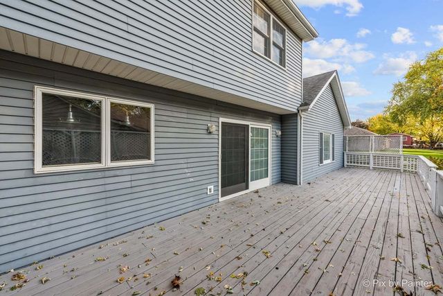 1045 Linda Lane, Lake Holiday, IL 60548
