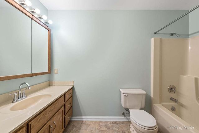 1045 Linda Lane, Lake Holiday, IL 60548
