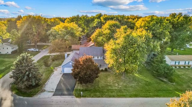 1045 Linda Lane, Lake Holiday, IL 60548