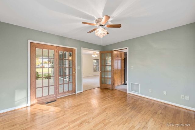 1045 Linda Lane, Lake Holiday, IL 60548