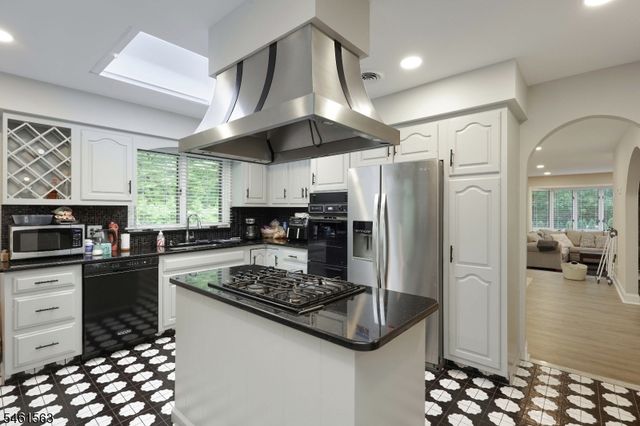 650 Riverside Dr, Cranford Twp., NJ 07016