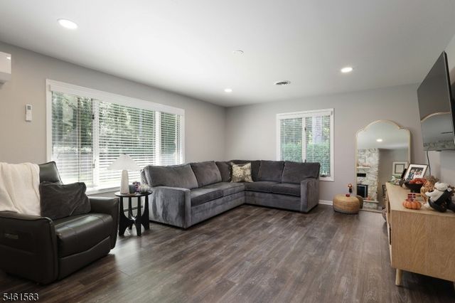 650 Riverside Dr, Cranford Twp., NJ 07016
