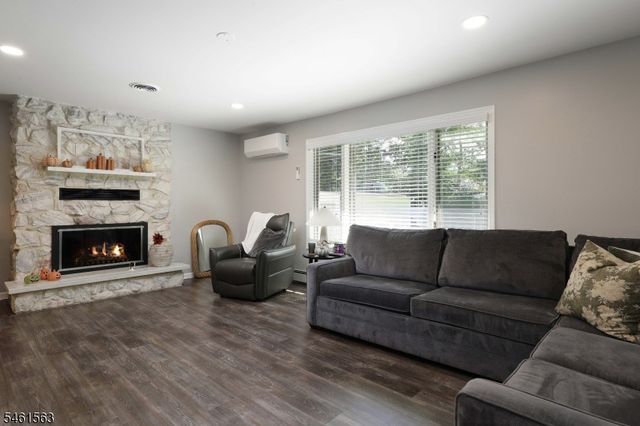 650 Riverside Dr, Cranford Twp., NJ 07016