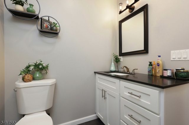 650 Riverside Dr, Cranford Twp., NJ 07016