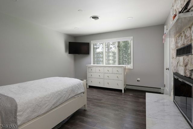 650 Riverside Dr, Cranford Twp., NJ 07016