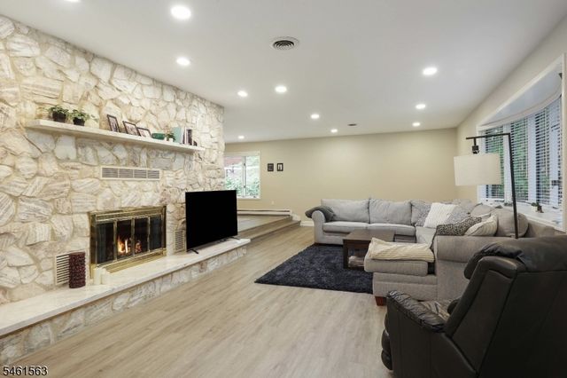 650 Riverside Dr, Cranford Twp., NJ 07016