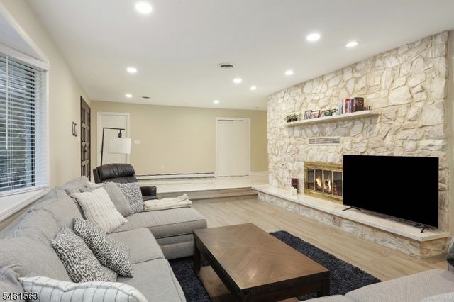 650 Riverside Dr, Cranford Twp., NJ 07016
