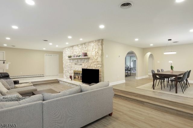 650 Riverside Dr, Cranford Twp., NJ 07016