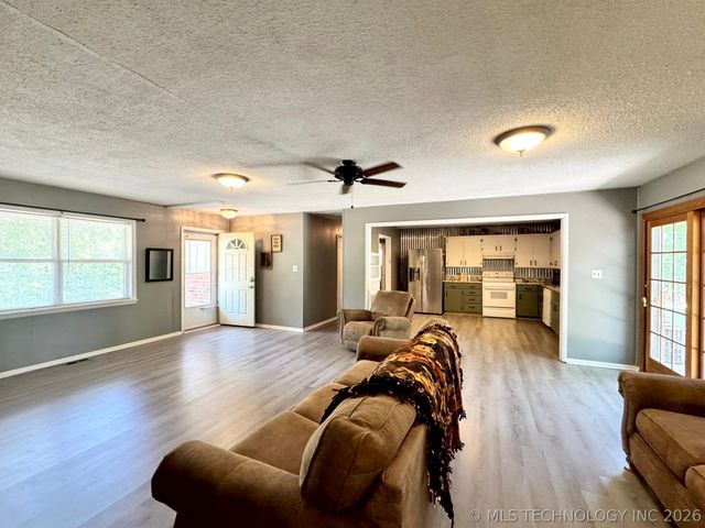 19338 W Dojaro Road, Park Hill, OK 74451