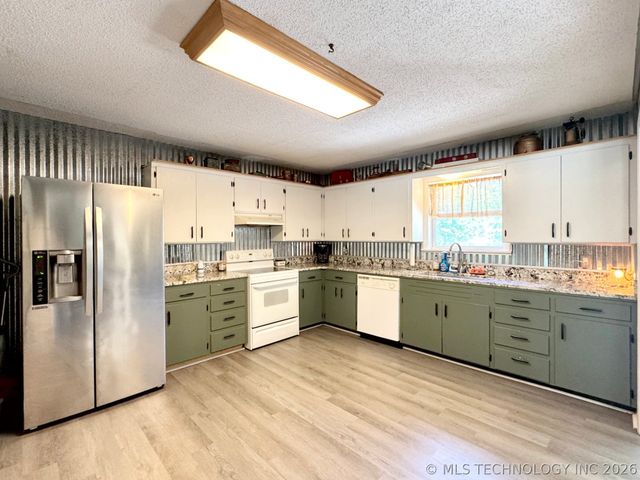 19338 W Dojaro Road, Park Hill, OK 74451