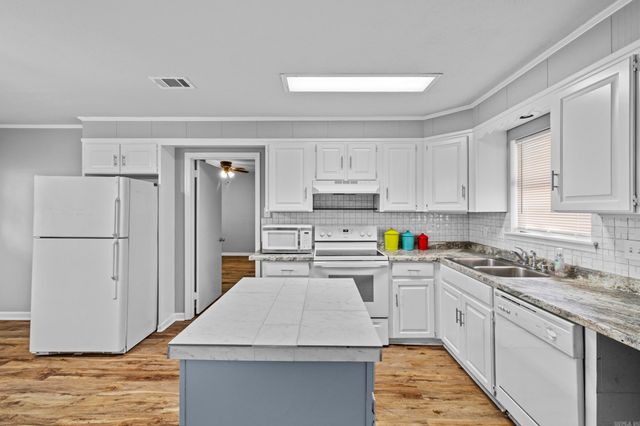 1319 E Republican Road, Jacksonville, AR 72076