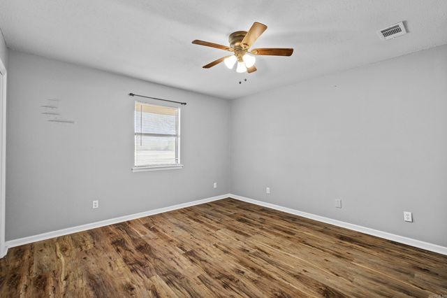 1319 E Republican Road, Jacksonville, AR 72076