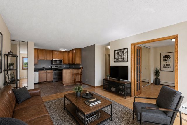 1800 Lasalle Avenue 101, Minneapolis, MN 55403