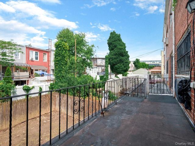 42 Autumn Avenue, Brooklyn, NY 11208