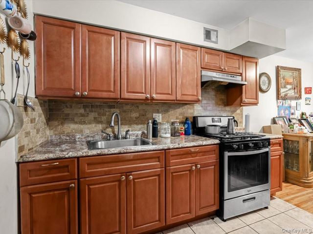 42 Autumn Avenue, Brooklyn, NY 11208