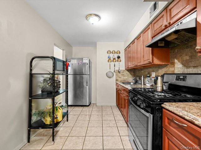 42 Autumn Avenue, Brooklyn, NY 11208