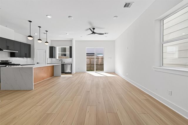 951 Highland Light Lane, Houston, TX 77091
