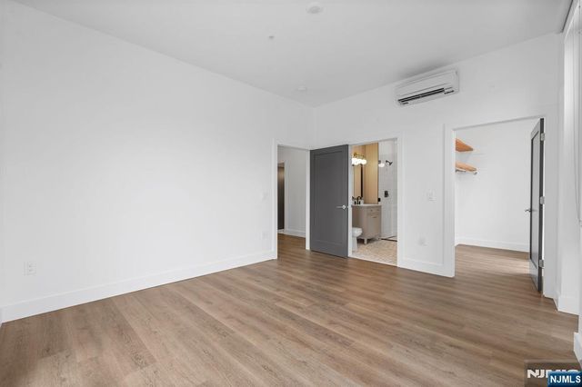 21 Lincoln Park 203, Newark, NJ 07102