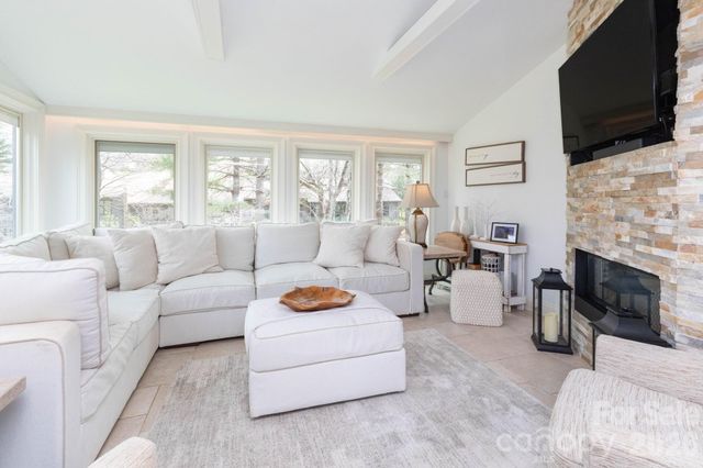 515 Crowfields Lane, Asheville, NC 28803