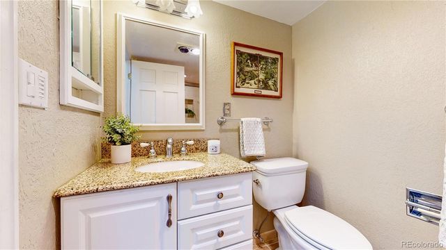 11 Robincrest Lane, Littleton, CO 80123