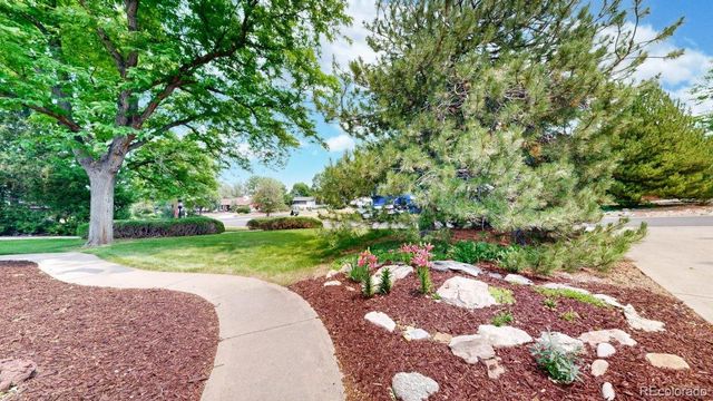 11 Robincrest Lane, Littleton, CO 80123